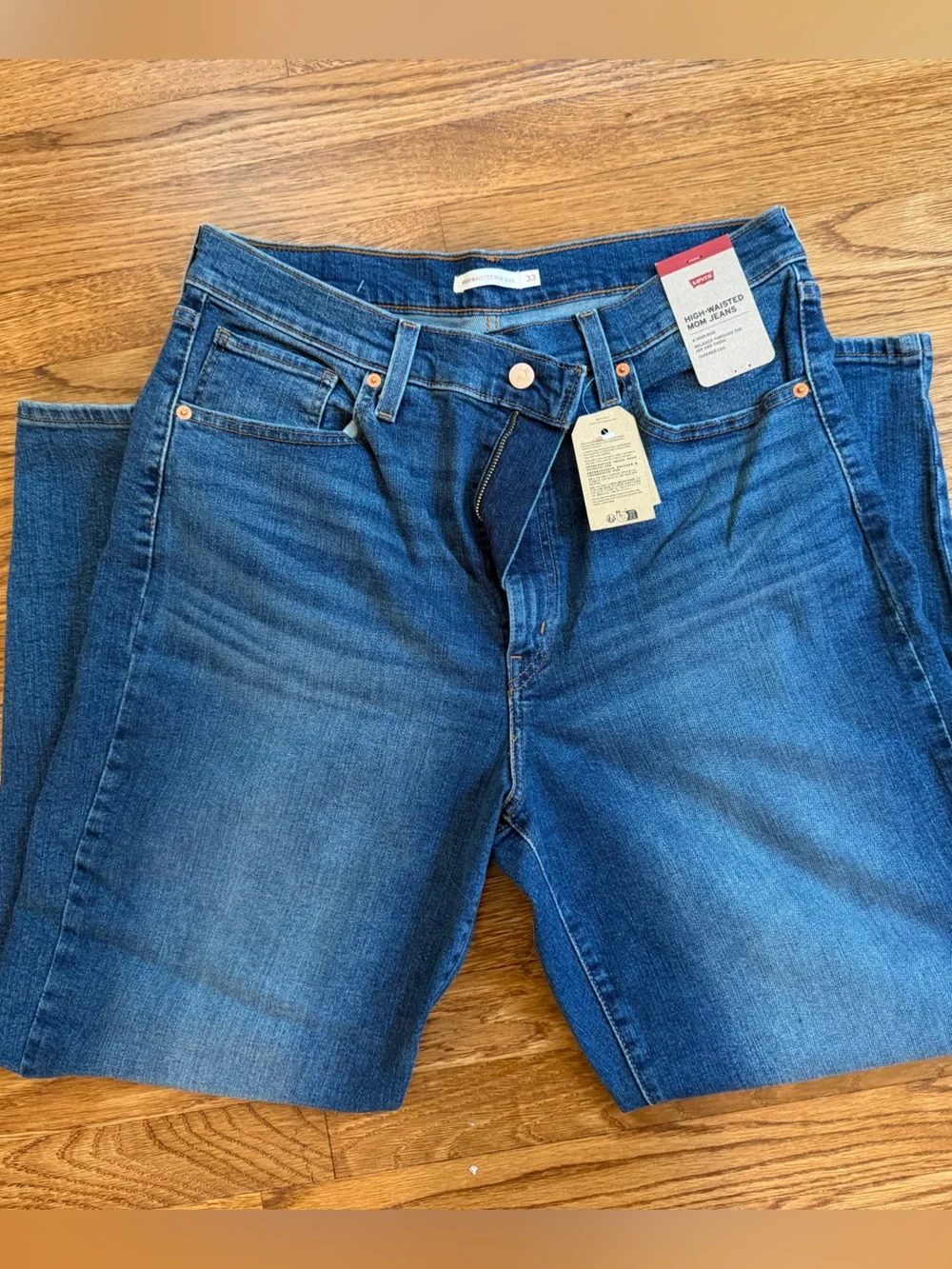 Women's Levi’s High Waisted Mom Jeans - Classic Mid Wash size 33x29